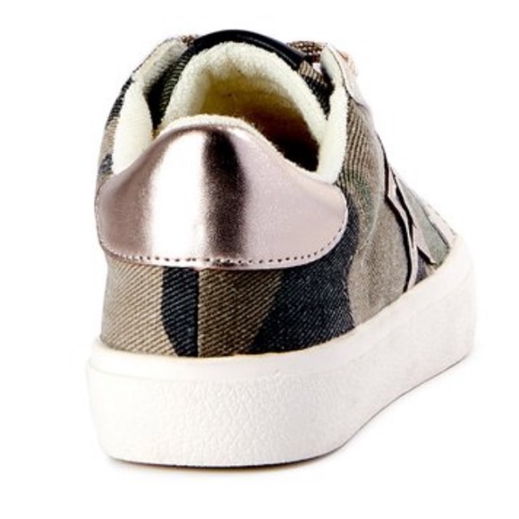 No Boundaries Camo Starred Memory Foam Sneakers. Size Juniors 7.5 - Picture 4 of 7